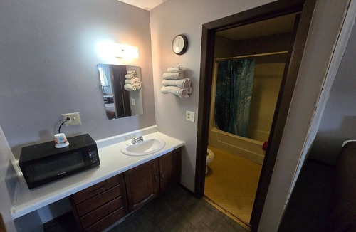Eagle Grove Apartment | Full Bed Non-Smoking
