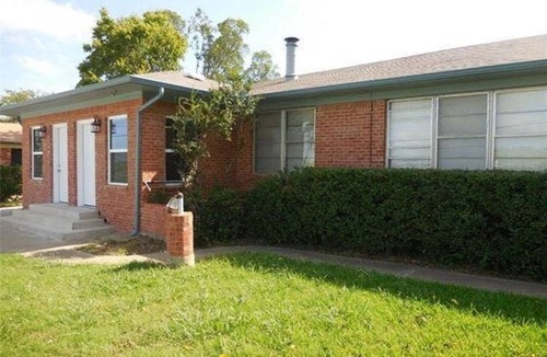 Denton Apartment | Full Cozy Studio w/Shared Bath - D