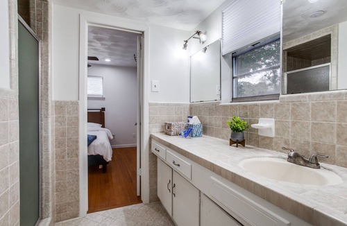 White Rock Hills House | Full home. King bed, direct access to highway