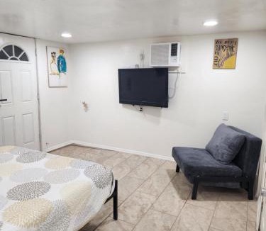 Bisbee House | Full House or Studio Suite with Breath Taking Views in Old Bisbee