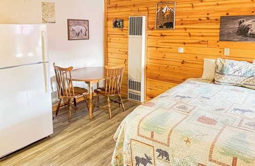 Estes Park Hotel | Full Kitchen River Motel w/Views - NR100