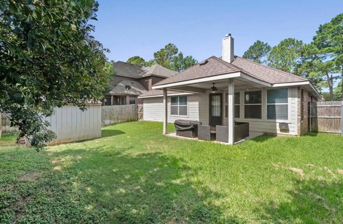 John T White House | Fully Fenced Backyard - Close to Parks & Gardens