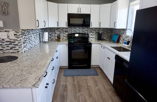 Kensington House | Fully Furnished Midtown Home