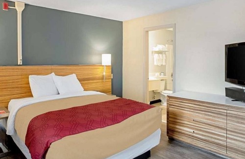 Clinton Apartment | Fully Furnished Studio Available in Clinton, IA