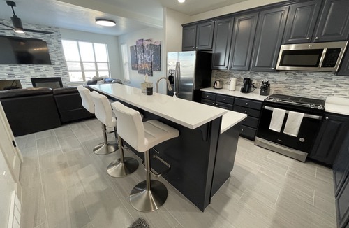Bear Hollow Village House | FULLY RENOVATED JAN 2023 5 Bed, 5.5 Bath AND NEW Hot Tub