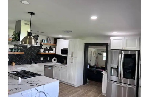 Laguna Park House | Fun, Family Friendly Home steps to Lake Whitney