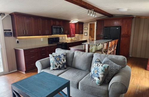 Long Mott House | Functional, Not Fancy- On The Guadalupe River- 2 Bedroom 1 Bathroom