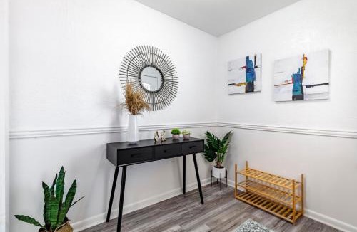 Grand Prairie House | Funky Haus near Six Flags and ATT Stadium with Game & Movie room