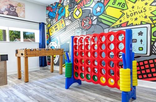 Grand Prairie House | Funky Haus near Six Flags and ATT Stadium with Game & Movie room