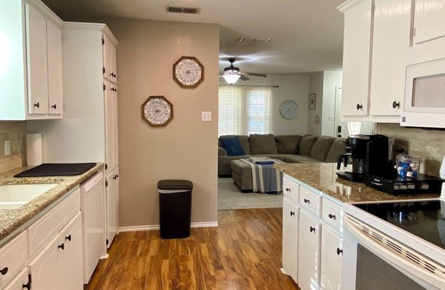 Lubbock House | Furnished 3BR Near UMC and Covenant, All Utilities, King bed/65” TV/Games & More