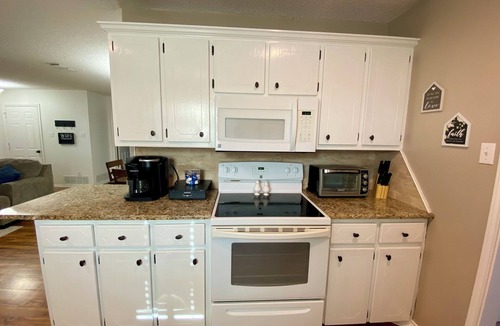 Lubbock House | Furnished 3BR Near UMC and Covenant, All Utilities, King bed/65” TV/Games & More