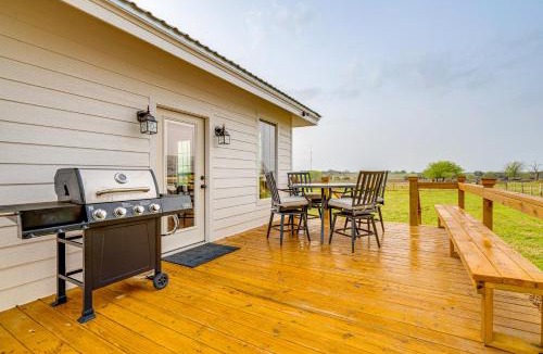 Schulenburg House | Furnished Deck + Views: Rural Schulenburg Retreat