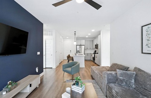 Fort Worth Condo | G68 2B Condo w/Pool, Gym&Golf-Sim by Traveller's Comfort in downtown Fort Worth