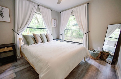 Gainesville Apartment | Gainesville Gem: 2/2 Near Shops & Restaurants