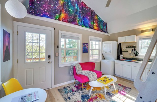Brownwood Cabin | 'Galactikitty' - Quirky Cabin Near Lake Brownwood!