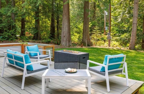 Geneva House | Galbraith Mtn Basecamp with Hot Tub & Playground