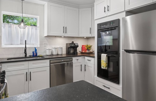 Jefferson House | Game Room + Huge Yard! 6 mi to DT and Pearl Dist