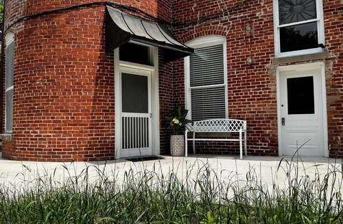 Fairbanks Apartment | Garden Tower 1bdrm Suite at Layton Castle