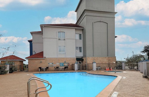 Westchase Hotel | Garner Hotel Houston Westchase by IHG