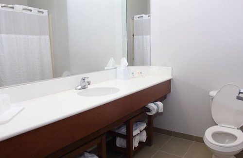La Porte Hotel | Garner Hotel La Porte Bay Area by IHG