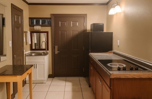 Baton Rouge Apartment | Gated 252 2 Double Beds Full Kitchen