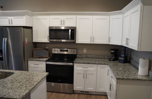 Lincoln House | Gateway Gathering | Spacious 4BR Home with Game Room Near Downtown & UNL