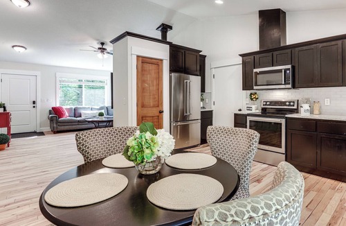 Ariel House | Gateway to Mt St Helens! Home Near Yale Lake