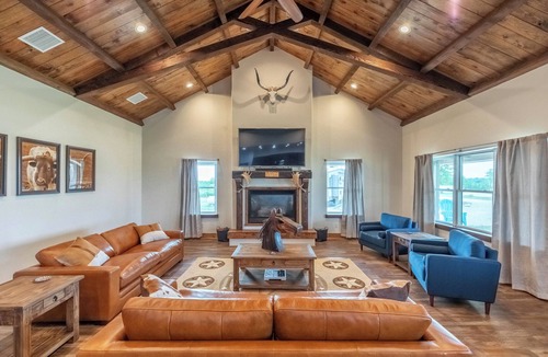 Eastland House | Gather, Explore, Relax: Family Retreat w/Pool + River Access