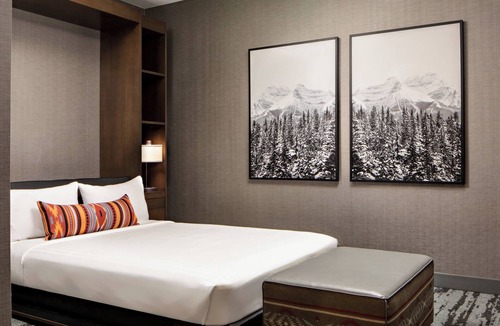 Aurora Hotel | Gaylord Rockies Resort & Convention Center