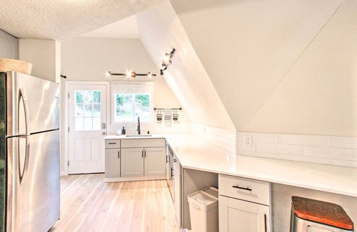 Eatonville House | Geodesic Dome House w/Scenic Views + Hot Tub