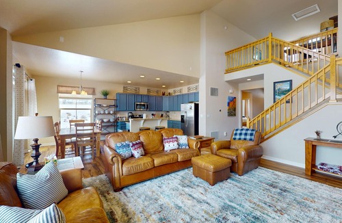 Silvercreek House | Getaway with fireplace, gas fire pit, shared pool/hot tub-minutes to ski & golf