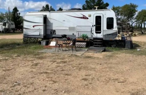 Millersview House | Glam Camper in Lakeside Vineyard
