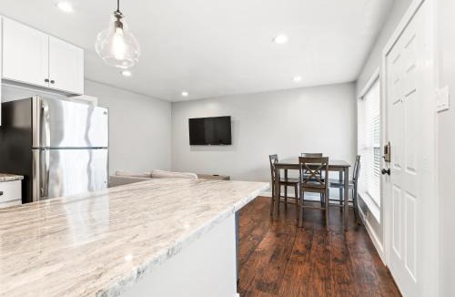 Junius Heights Apartment | Glendale Court Unit 6