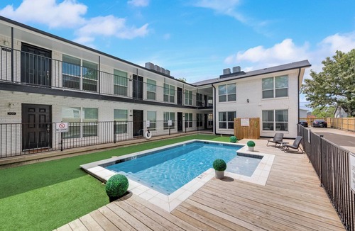 Old East Dallas Apartment | Global Cup Insta-Worthy Flat Arboretum Tickets Included