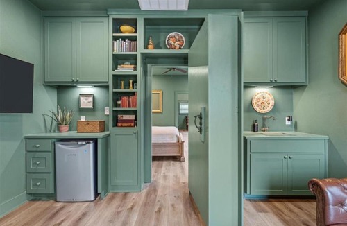 Brazos House | Gloria Cottage - 2 blocks to Magnolia and 3 mins to Baylor