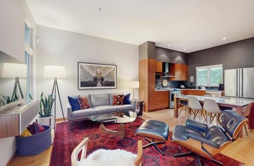 Fremont House | Glorious South Lake Union View