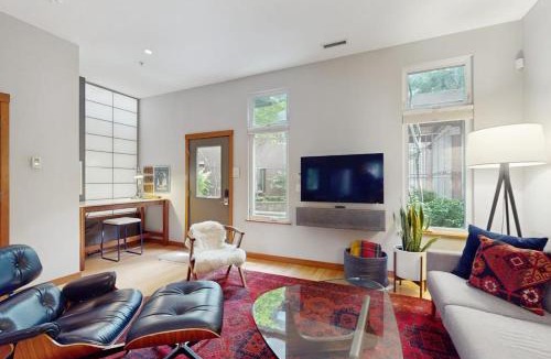 Fremont House | Glorious South Lake Union View