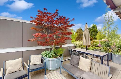 Fremont House | Glorious South Lake Union View