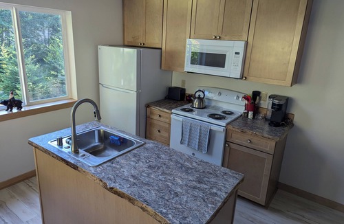 Packwood Apartment | Gnome Home: Cozy duplex studio apartment with AC, WiFi, in peaceful Packwood