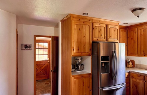 Salmon House | Goldbug Riverfront Cabin