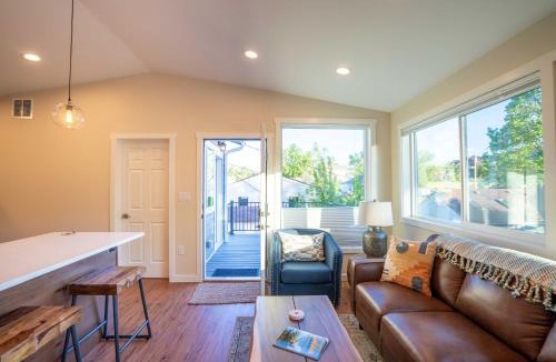 Golden House | Golden Cottage Near Red Rocks & School of Mines!