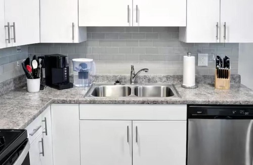 Downtown Des Moines Apartment | Golden Fern Escape