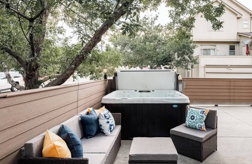 Pleasant View House | Golden Foothills - Hot Tub - Hiking & Biking!