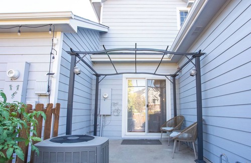 Aurora House | Golden Hour House - 2 primary bedrooms & garage