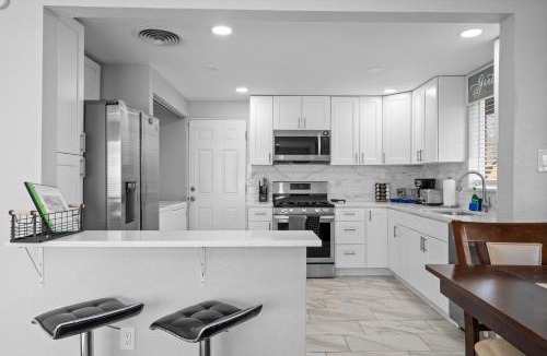 Scenic Heights House | Golfers Dream! Sweet NW location.