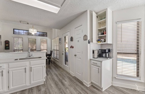 Euless Villa | Golfing Near the Pool- Near Stadiums, Hot Tub, Fire Pit