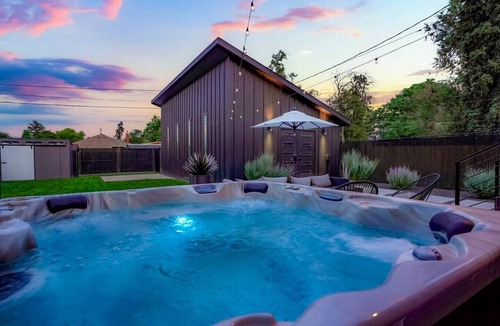 Barnum Apartment | Good Vibe Tribe-2 Mi DT-Hot Tub-K Bed-Pet Friendly