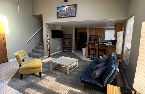 Sunland Estates House | Gorge Amphitheatre House, 5.4 miles from venue