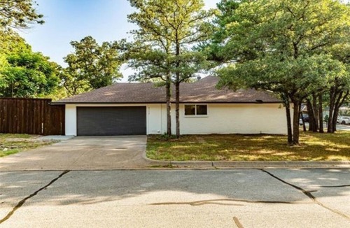 West Arlington House | Gorgeous 3-bedroom house in Arlington near AT&T Stadium in private cul-de-sac