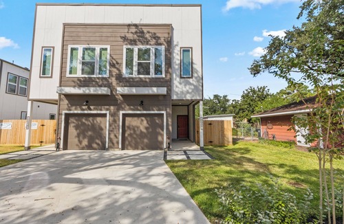Spring Branch West House | Gorgeous 3BR Home w/Private Yard & Garage
